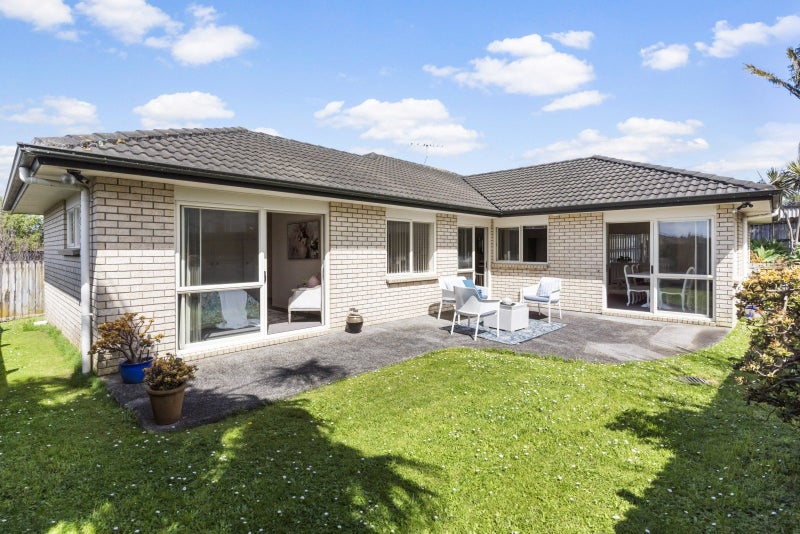 9 Ballydonegan Rise, East Tamaki, Auckland - Carousel 1