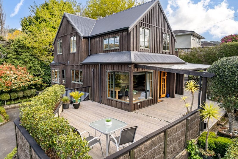 45B Dowling Grove, Silverstream, Upper Hutt - Carousel 1