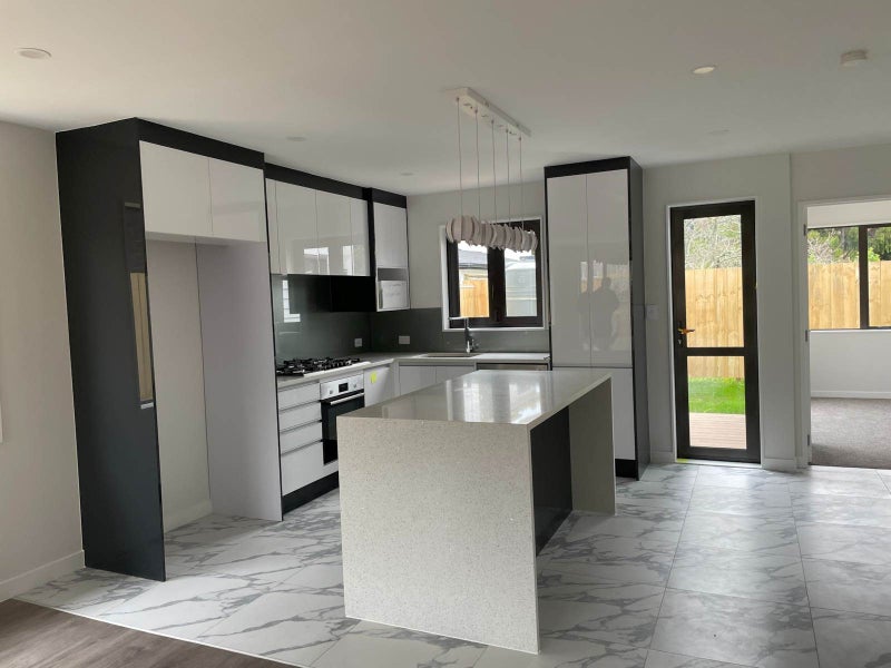 27C Commodore Drive, Lynfield, Auckland - Carousel 2