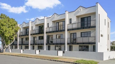 7 Manatu Street, Mount Eden, Auckland - Carousel 1