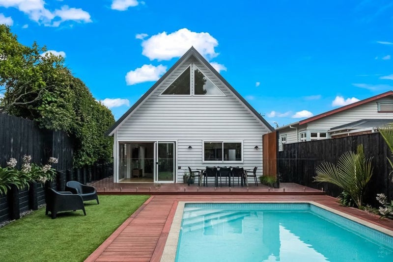 21 Lloyd Avenue, Mount Albert, Auckland - Carousel 2