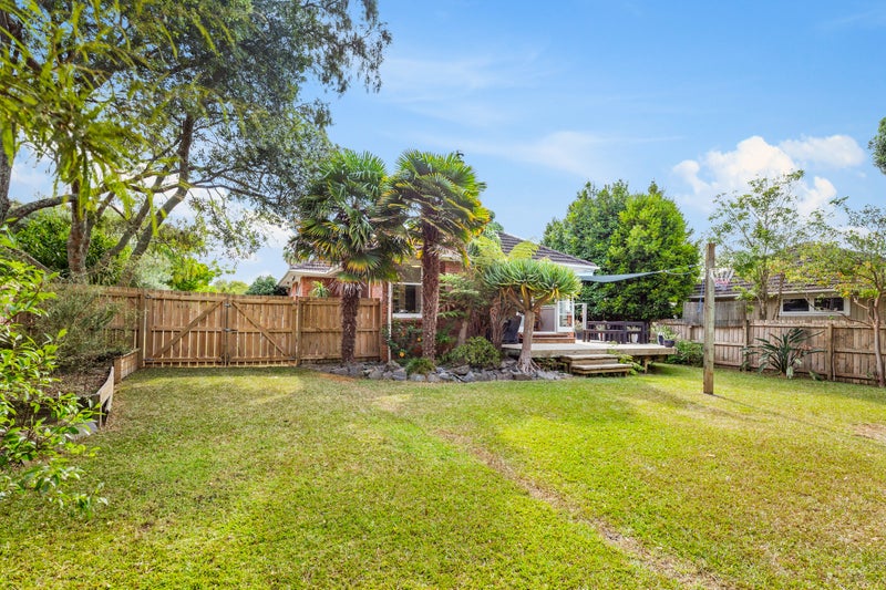 2 Cajero Place, Green Bay, Auckland - Carousel 2