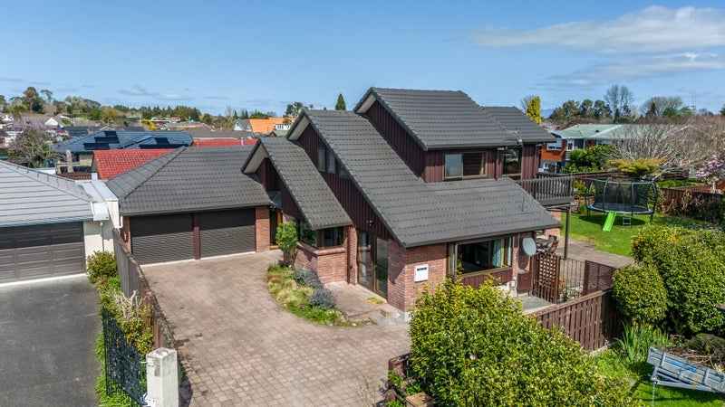 14 Cooper Place, Chedworth, Hamilton - Carousel 1