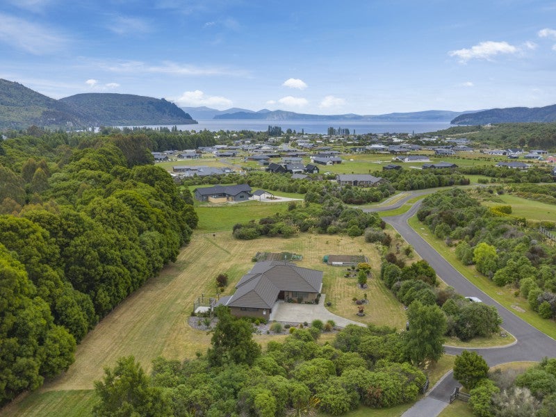 12 Lacebark Drive, Kinloch, Taupō - Carousel 1
