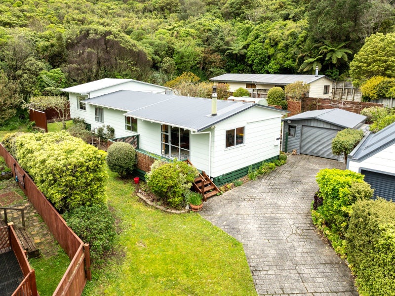 12 Fiona Grove, Karori, Wellington - Carousel 1