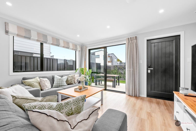 11 Desert Gold Lane, Wallaceville, Upper Hutt - Carousel 2