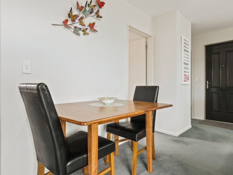 4 Cris Lodge Courts, Hornby, Christchurch - Carousel 2