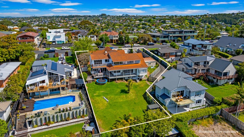 18 Montgomery Avenue, Rothesay Bay, Auckland - Carousel 2