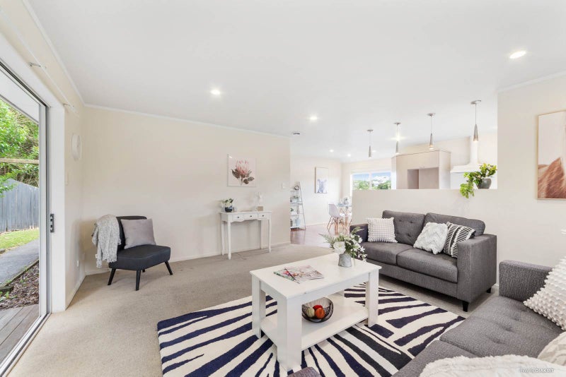 1/16 Fernlea Rise, Bayview, Auckland - Carousel 2