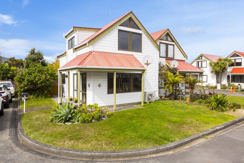 9/58 Cuba St, Petone, Lower Hutt - Carousel 1