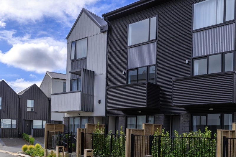 27 Ara Paiwhenua, Tawa, Wellington - Carousel 1