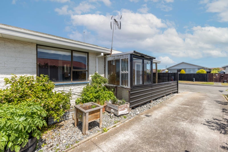 1/7 Leonie Place, Aranui, Christchurch - Carousel 1