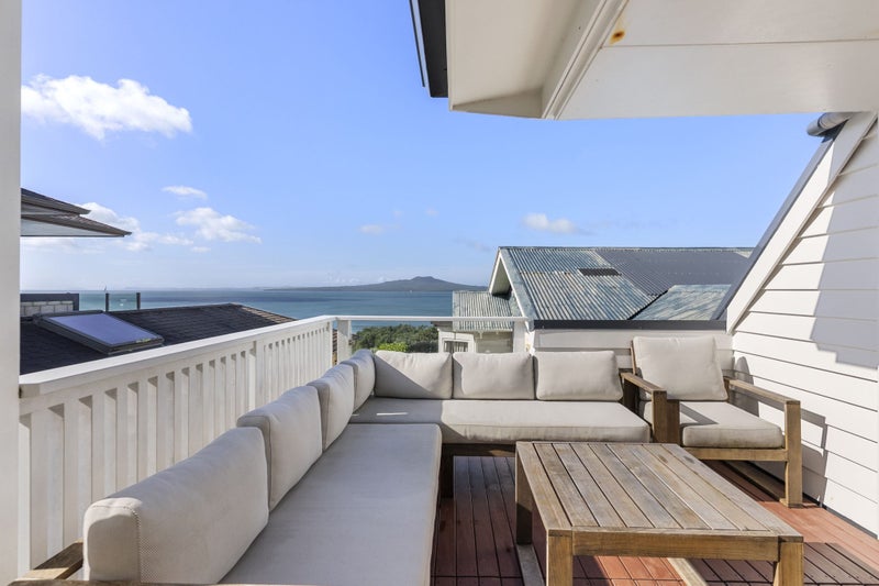 2/231 Hurstmere Road, Takapuna, Auckland - Carousel 1