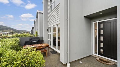 20 Bluff Road, Kenepuru, Porirua - Carousel 1