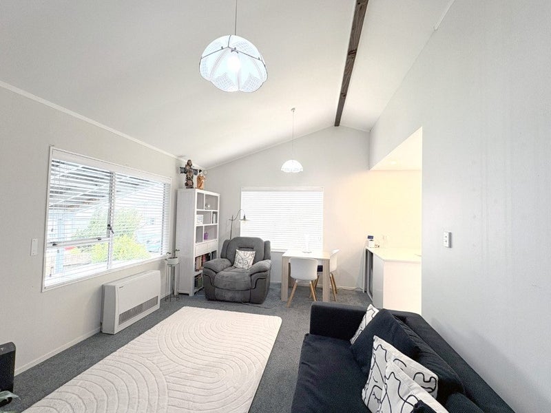 19A Colchester Crescent, Newlands, Wellington - Carousel 2