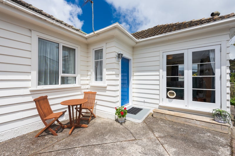 122A Donald Street, Karori, Wellington - Carousel 1