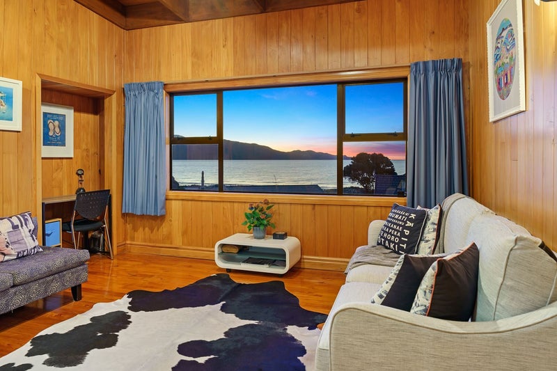 11 Waiheke Street, Waikanae Beach, Waikanae - Carousel 2