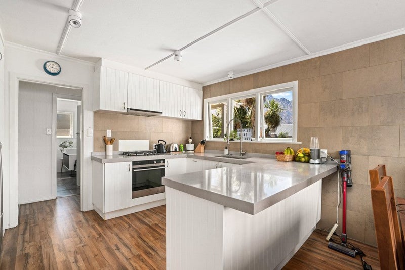 8 Gray Street, Frankton, Queenstown - Carousel 1