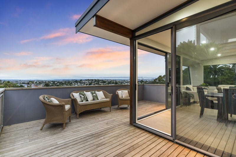 1A Monarch Avenue, Hillcrest, Auckland - Carousel 1