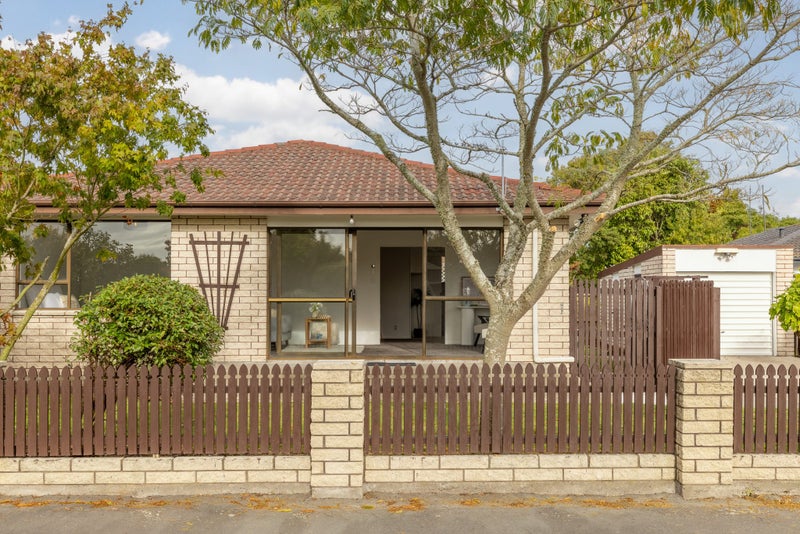 1/71 Royal Park Drive, Parklands, Christchurch - Carousel 1