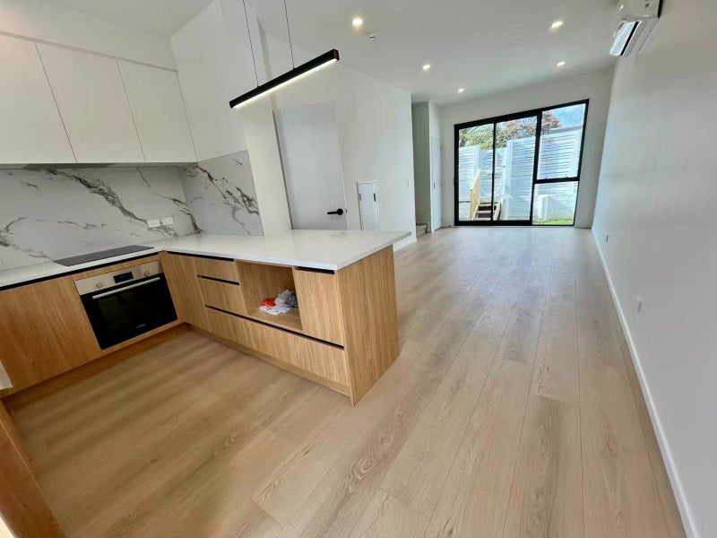 7/234 Te Atatu Road, Te Atatu South, Auckland - Carousel 2