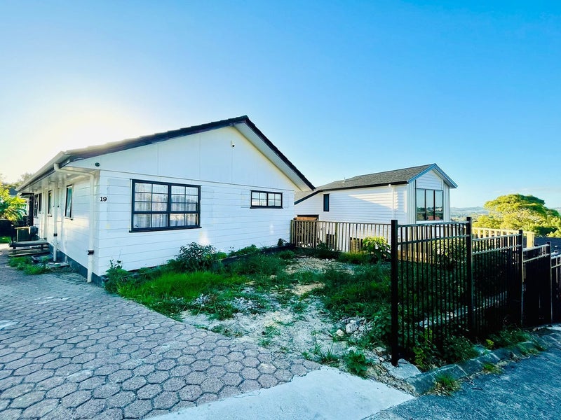 19 Santiago Crescent, Unsworth Heights, Auckland - Carousel 1