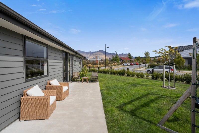 8 Mount Burke Street, Wanaka - Carousel 1