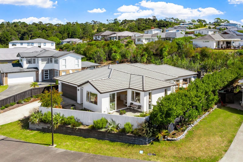 9 Tirohanga Crescent, Stanmore Bay, Whangaparaoa - Carousel 2