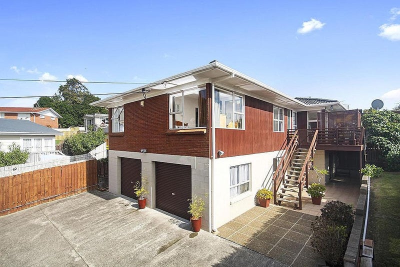 133 Tiroroa Avenue, Te Atatu South, Auckland - Carousel 1
