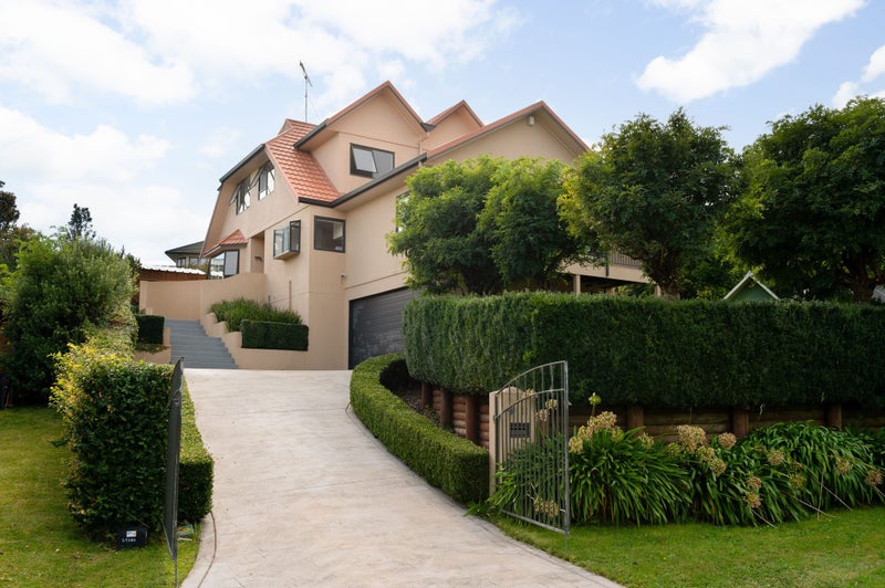 11 West Ridge Drive, Western Heights, Hamilton - Carousel 1