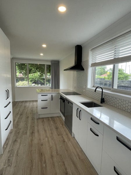 9 Gregan Crescent, Burnside, Christchurch - Carousel 1