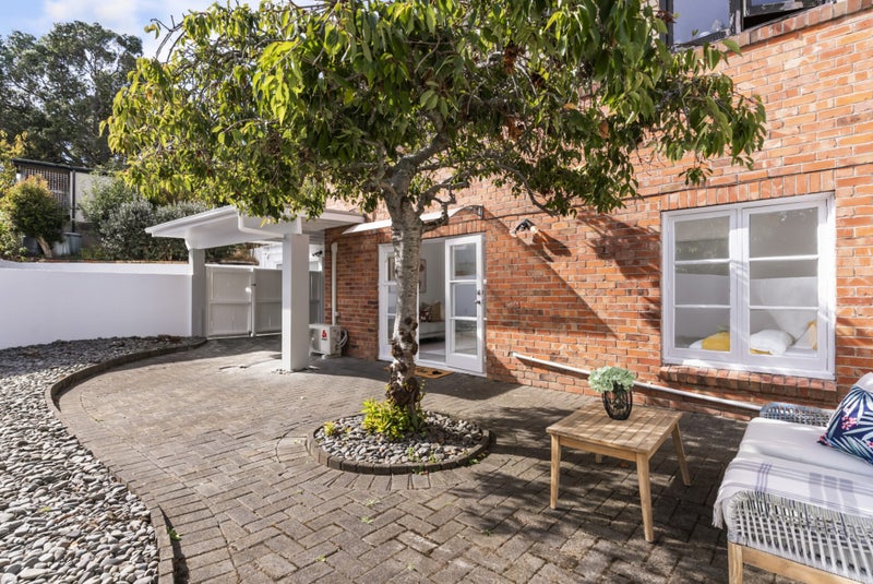 2/78 Waiatarua Road, Remuera, Auckland - Carousel 1