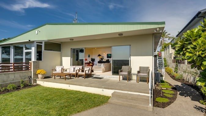 10 North Terrace, Westshore, Napier - Carousel 1