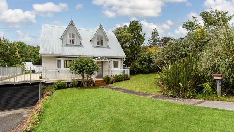14A South Lynn Road, Titirangi, Auckland - Carousel 1