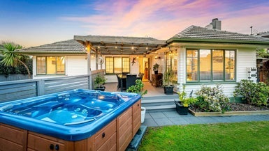 3 Kervil Avenue, Te Atatu Peninsula, Auckland - Carousel 1