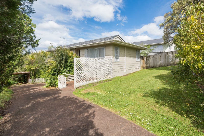 5 Celeste Place, Totara Vale, Auckland - Carousel 2