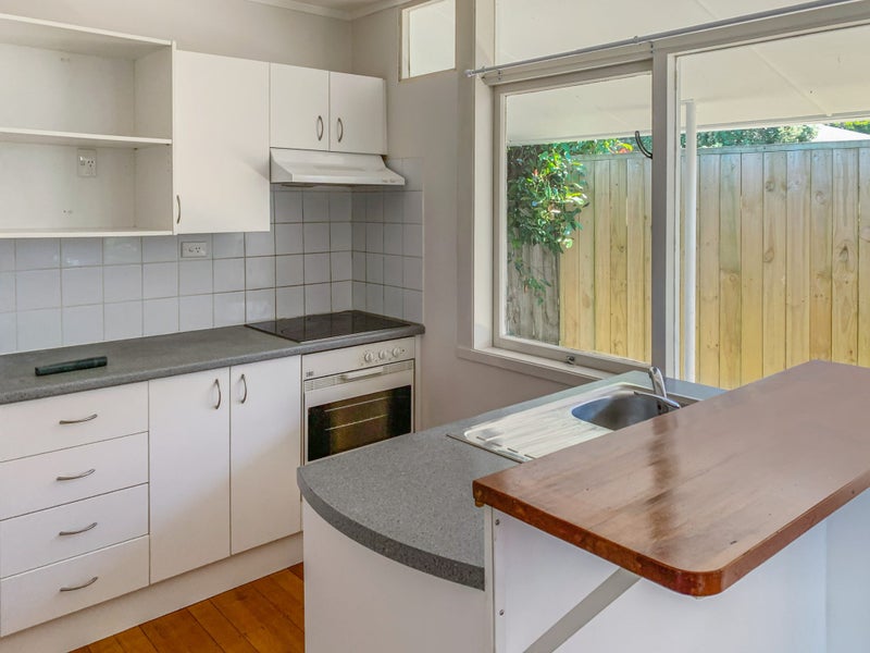 16 Rickards Place, New Lynn, Auckland - Carousel 2