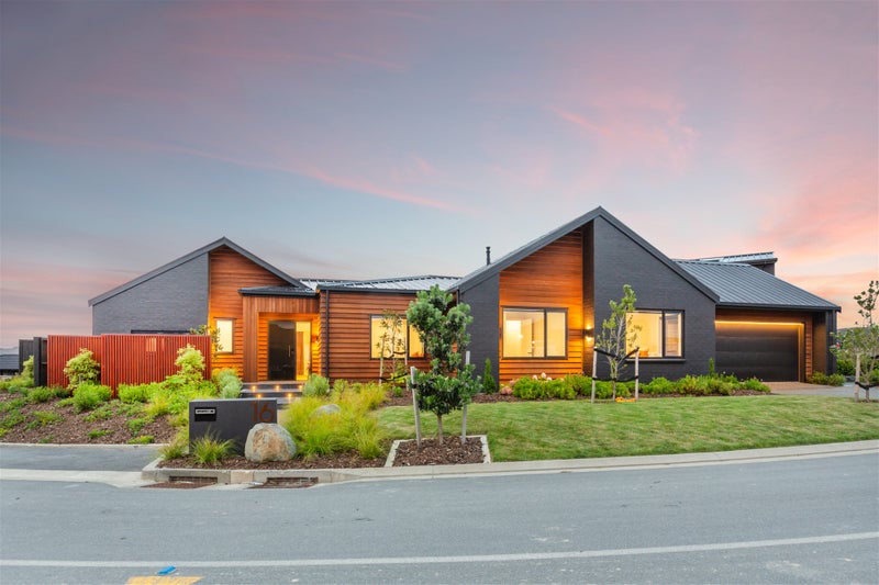 16 Rotorua Grove, Aotea, Porirua - Carousel 1