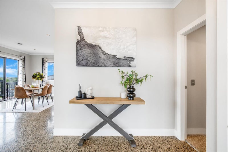 37 Sylvester Crescent, Flagstaff, Hamilton - Carousel 1