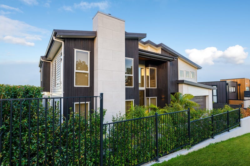 27 Bearing Parade, Long Bay, Auckland - Carousel 1
