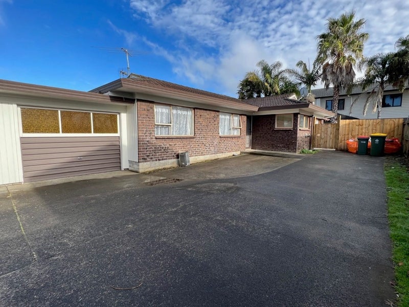 2/10 Central Avenue, Papatoetoe, Auckland - Carousel 1
