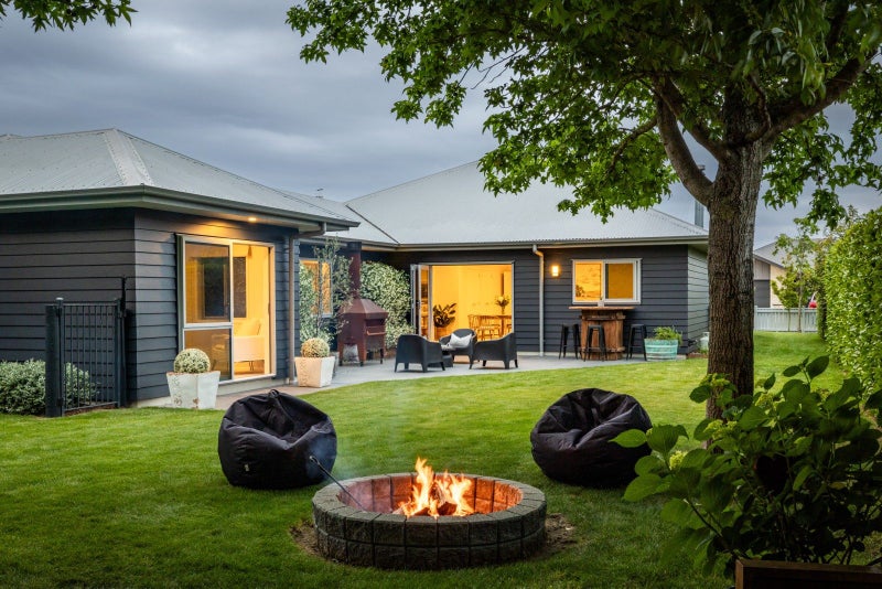 4 Donald Place, Frimley, Hastings - Carousel 1