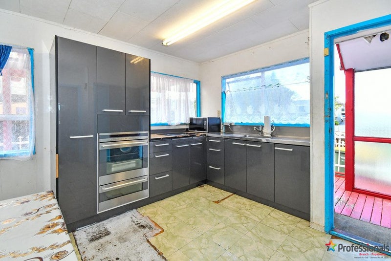 1 Trengove Place, West Harbour, Auckland - Carousel 2