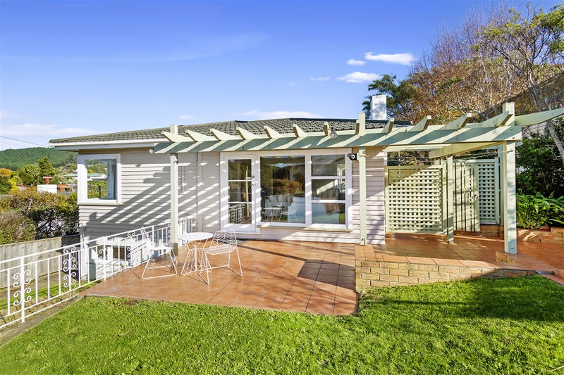 64 Larsen Crescent, Tawa, Wellington - Carousel 2