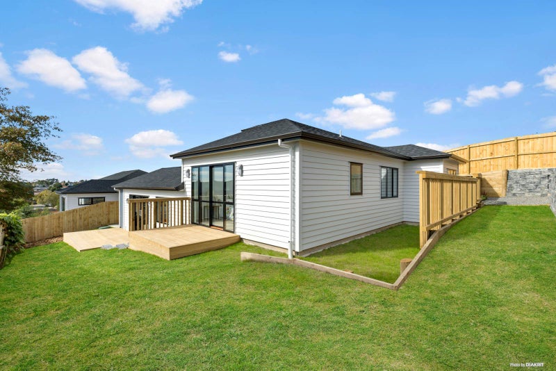 5 Matatika Rise, Swanson, Auckland - Carousel 2