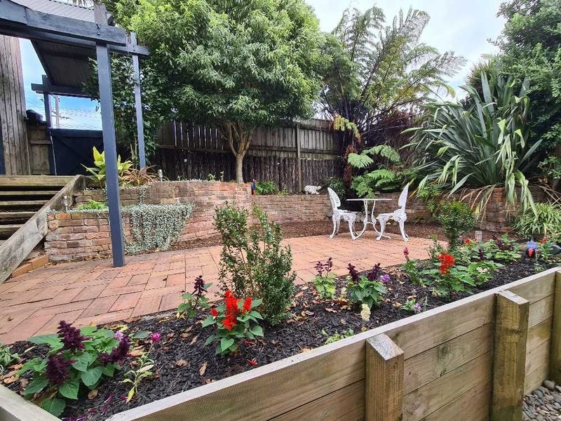 327 Tukapa Street, Hurdon, New Plymouth - Carousel 2