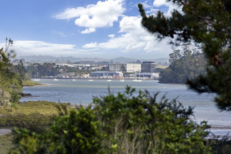 59 Pemberton Avenue, Bayview, Auckland - Carousel 2