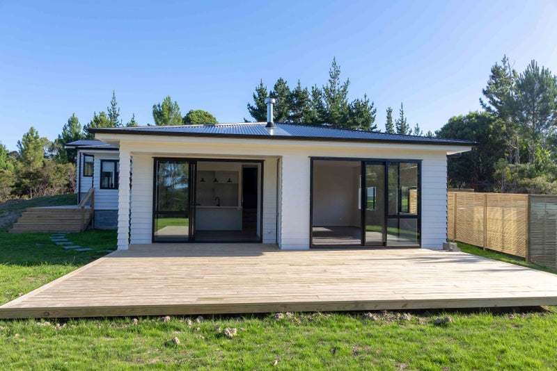 1235 East Coast Road, Albany - Carousel 2