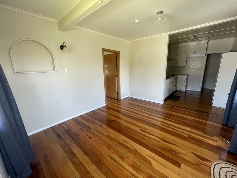 705 Avenue Road West, Saint Leonards, Hastings - Carousel 2