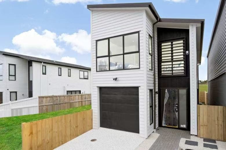 43 Matakohe Road, Westgate, Auckland - Carousel 1